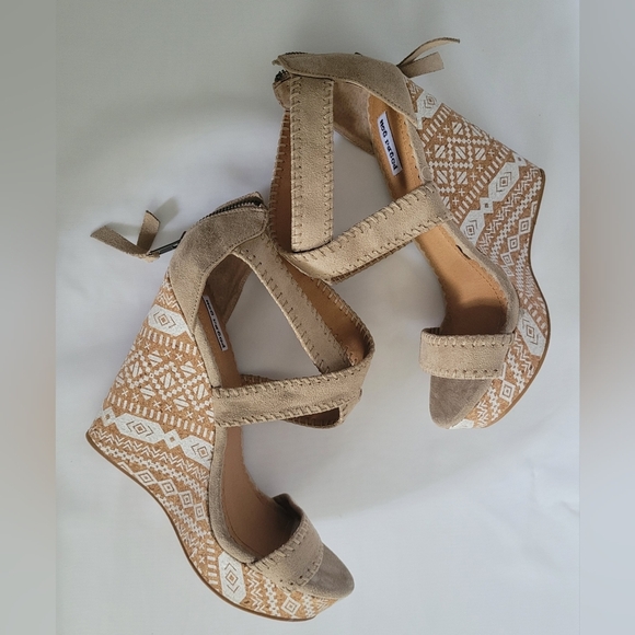 New Not Rated 9.5 Native American Strappy High Wedge Sandals Oatmeal - Picture 4 of 7